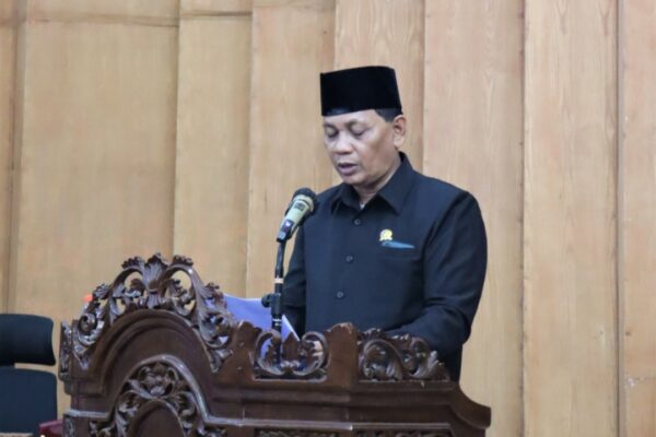 Rapat Paripurna pandangan Umum Fraksi Terhadap KUA-PPAS R-APBD