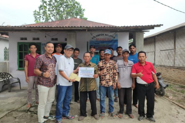 PTPN IV Salurkan TJSL Kepada Kelompok Nelayan Marlin Dusun 1 Desa Lubuk Saban