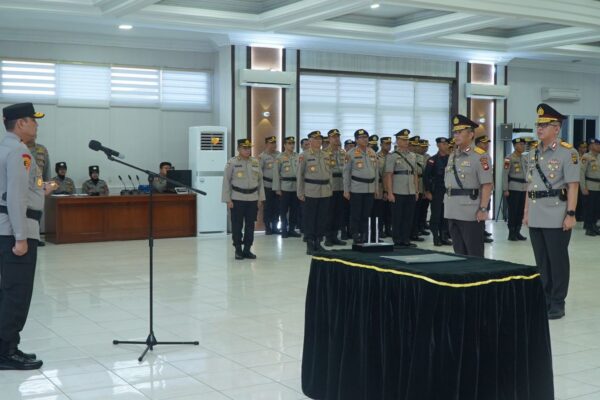 Kapolda Kalbar Pimpin Sertijab Wakapolda dan 3 Pejabat Utama Serta 4 Kapolresnya
