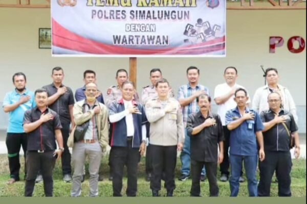 Kapolres Simalungun Beri Piagam Penghargaan Kepada Pengurus IPJI Siantar Simalungun