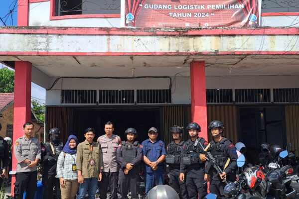 Pelipatan Surat Suara Pilkada 2024 Kabupaten Ketapang Berjalan Lancar, Pengamanan Terjaga Ketat