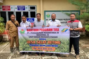 PTPN IV Beri Bantuan Melalui TJSL, Untuk Pengerasan Jalan di Desa Selat Beting Sebesar Rp 311 Juta