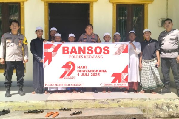 Dalam Rangka HUT Bhayangkara ke-79, Kapolsek Matan Hilir Selatan Laksanakan Bakti Sosial di Ponpes dan Masyarakat Kurang Mampu