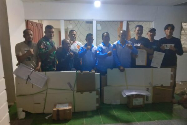 Kapolsek Sandai Pimpin Pengamanan Distribusi Logistik Pilkades 2025 di Desa Penjawaan dan Desa Demit